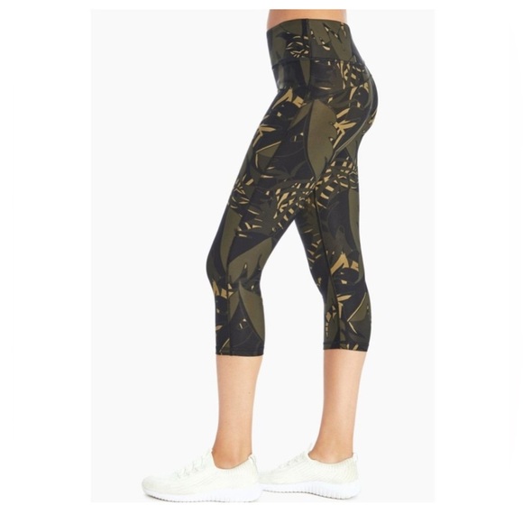 Marika Sport Palm Printed Capri Athletic Active Leggings Olive M - Picture 2 of 11